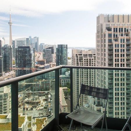 Modern 2 Bedroom Condo With Cn Tower Views Toronto Exterior photo